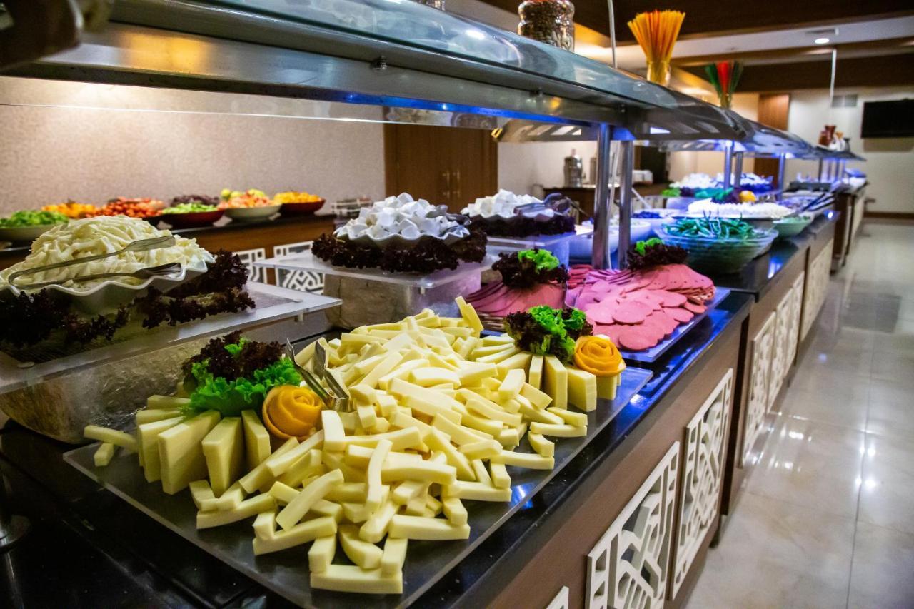 克洛萨泰马尔温泉酒店 Karahayit  外观 照片 A cheese display at a buffet