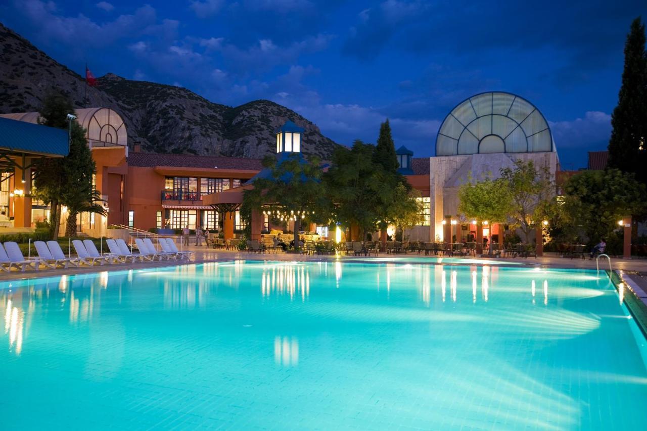 克洛萨泰马尔温泉酒店 Karahayit  外观 照片 The pool at the Red Mountain Resort