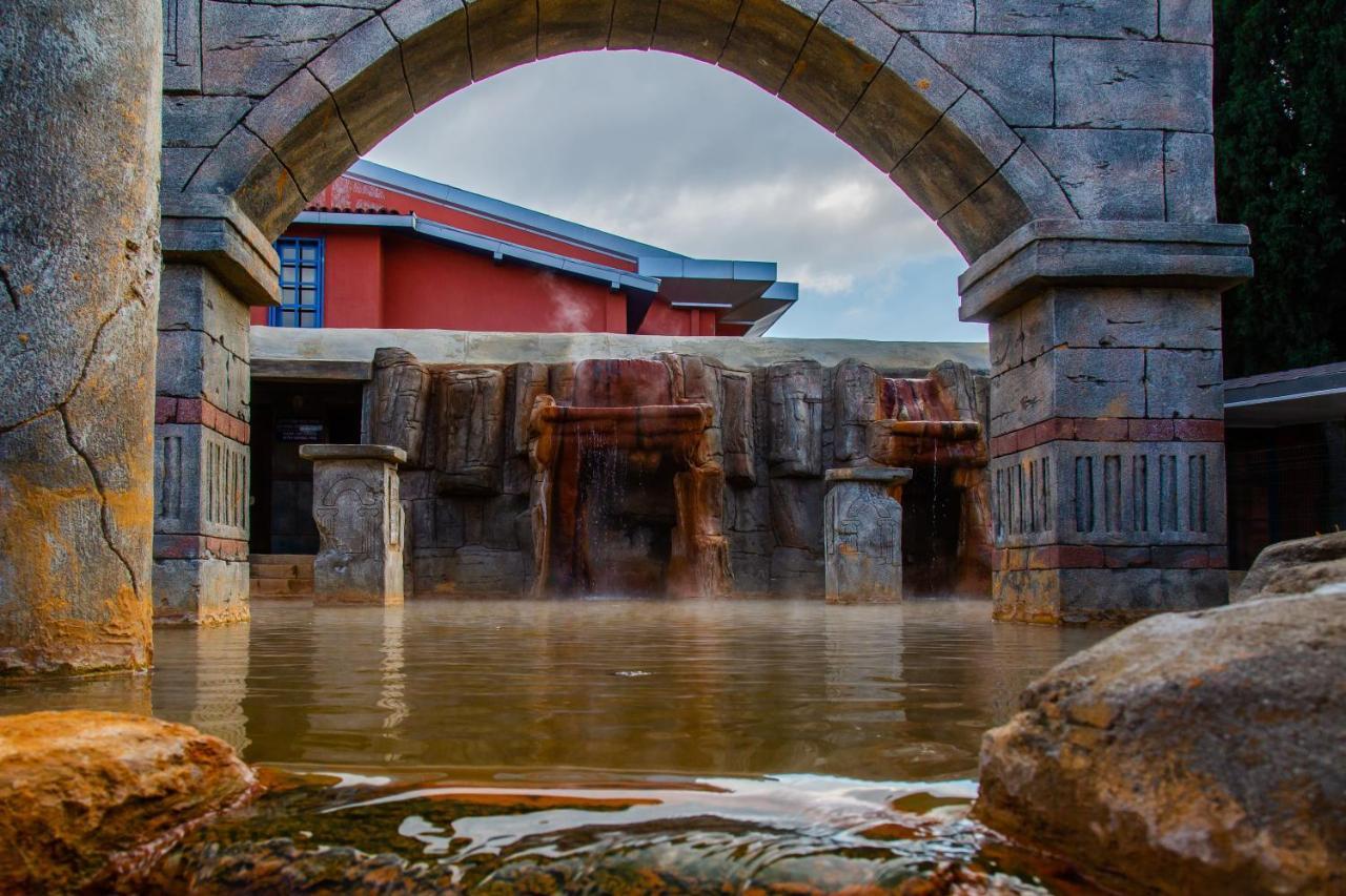 克洛萨泰马尔温泉酒店 Karahayit  外观 照片 The hot springs at the resort