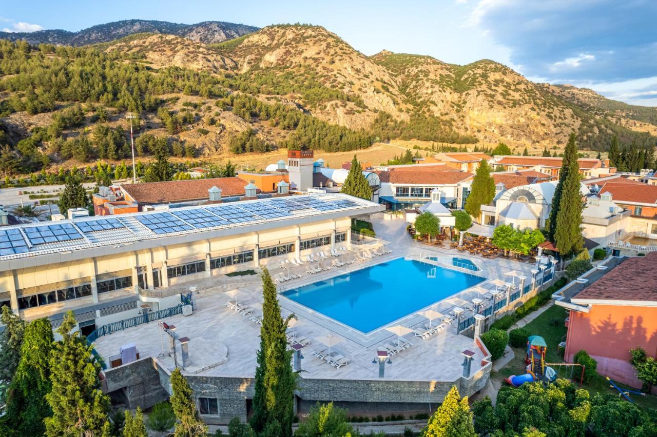克洛萨泰马尔温泉酒店 Karahayit  外观 照片 The campus of the University of Patras