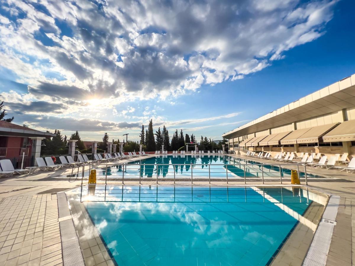 克洛萨泰马尔温泉酒店 Karahayit  外观 照片 The pool at the Athens Olympic Stadium