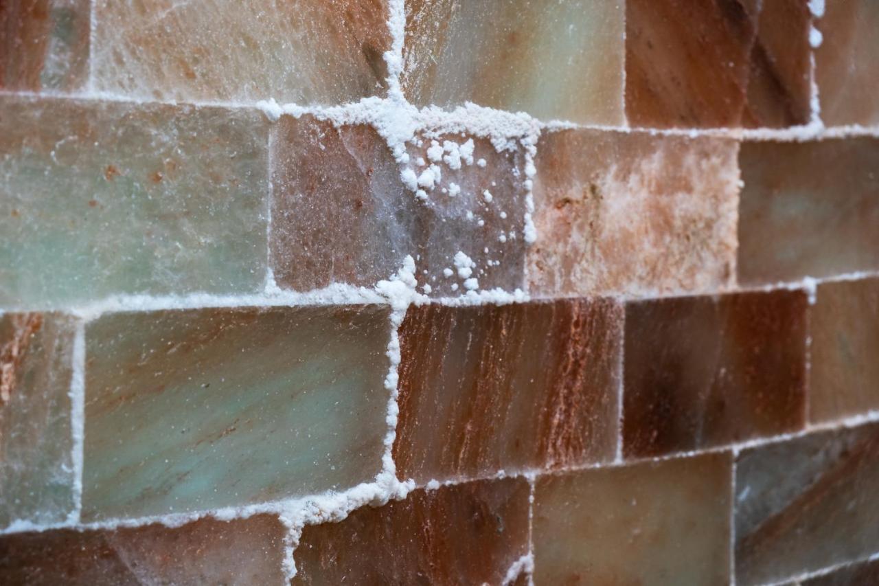 克洛萨泰马尔温泉酒店 Karahayit  外观 照片 Salt crystals on a wall