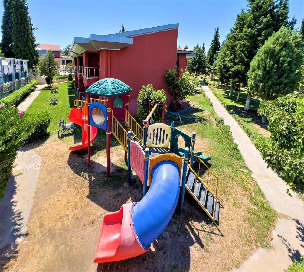克洛萨泰马尔温泉酒店 Karahayit  外观 照片 Playground in the village