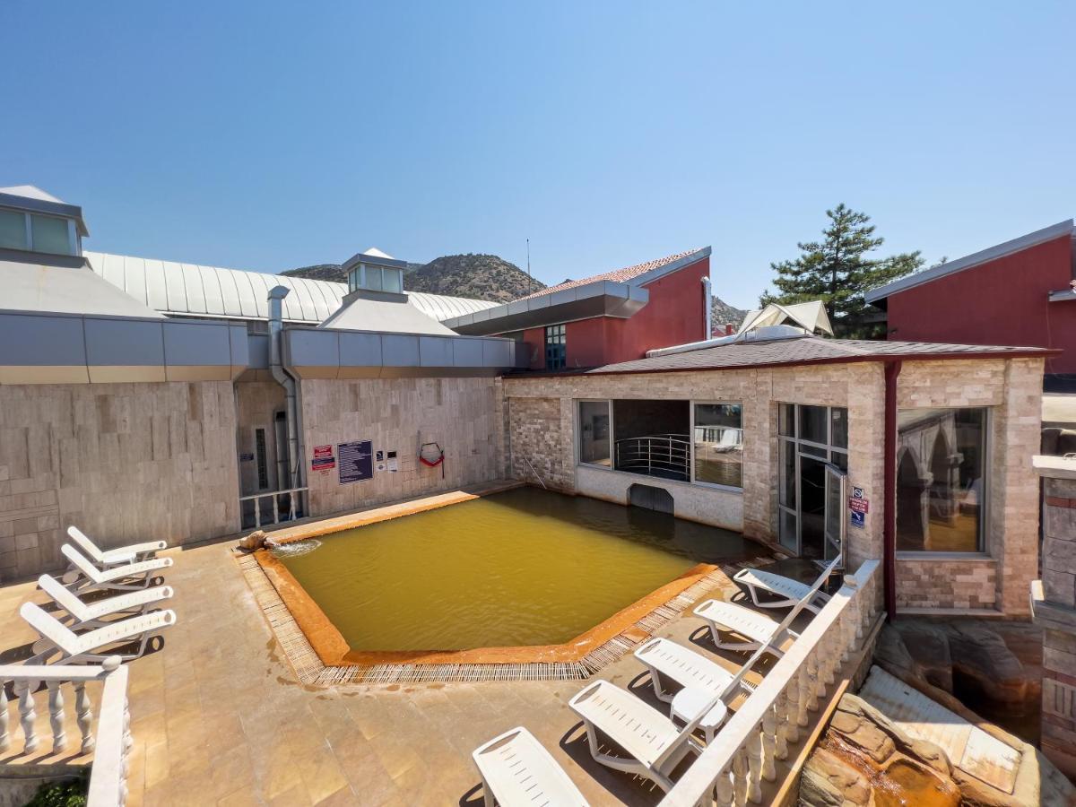 克洛萨泰马尔温泉酒店 Karahayit  外观 照片 The courtyard of the museum