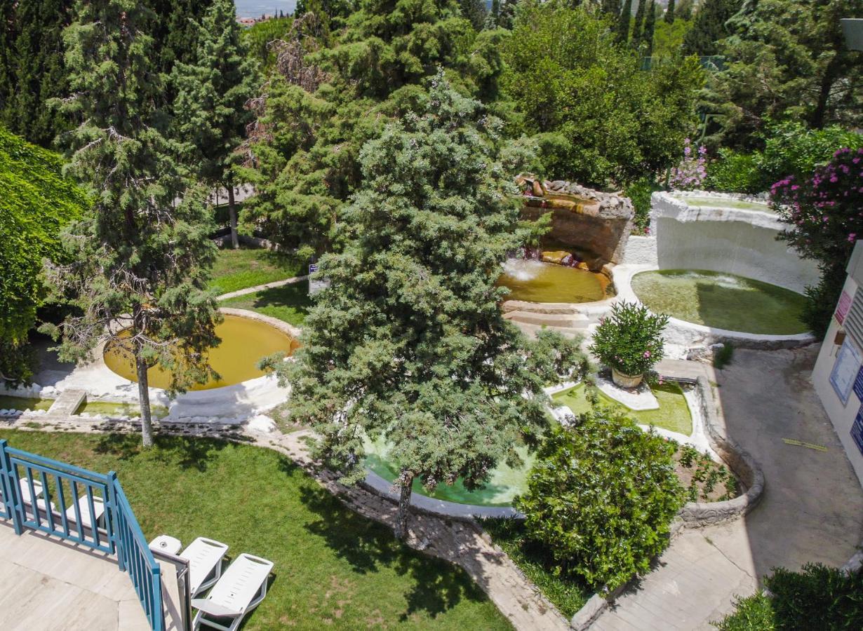 克洛萨泰马尔温泉酒店 Karahayit  外观 照片 The park
